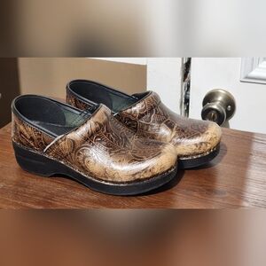 Dansko Nursing Shoes